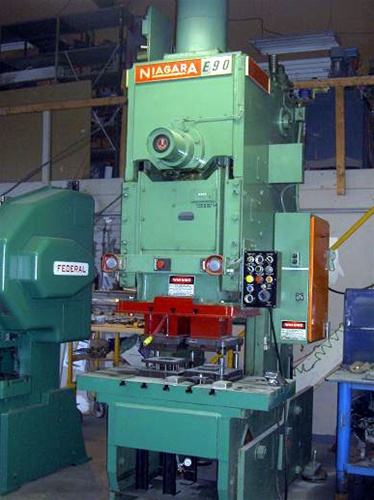 90 Ton 4.5" Stroke Niagara E-90 OBI PRESS, Air Clutch - Haga clic para agrandar la imagen