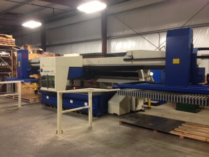 2000 WATT TRUMPF L2030 LASER W/INTEGRATED LOAD/UNLOAD AUTOMATION MFG: 2007 - APPROX: 9500 LASER ON & 5200 BEAM ON HOURS - Haga clic para agrandar la imagen