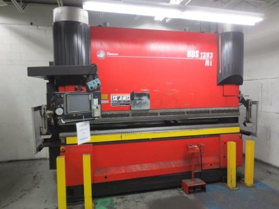 143 TON X 127\" AMADA HDS-1303NT DOWN ACTING 8-AXIS CNC PRESS BRAKE MFG: 2005 - Haga clic para agrandar la imagen