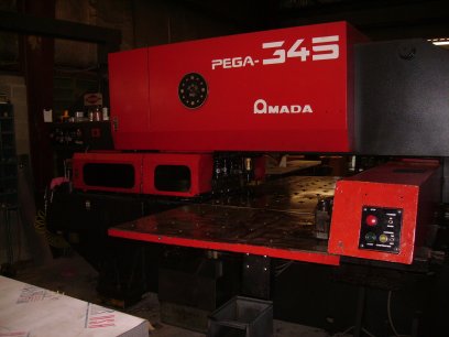 33 TON AMADA PEGA 345Q TURRET PUNCH W/FANUC O4PC CNC CONTROL MFG: 1993 - Haga clic para agrandar la imagen