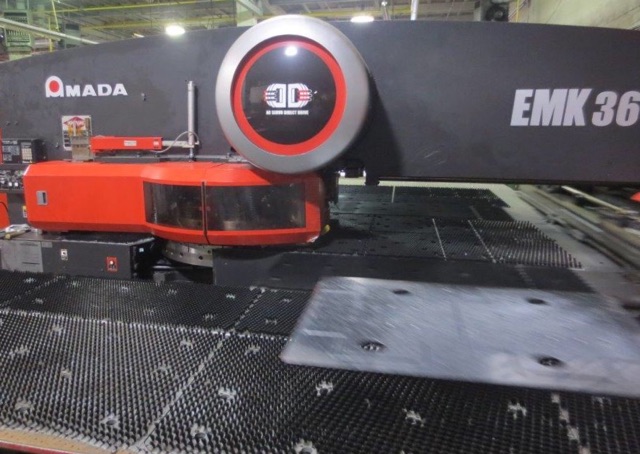33 TON AMADA EM3610NT HIGH-SPEED, SERVO DRIVEN TURRET PUNCH MFG: 2007 - Haga clic para agrandar la imagen