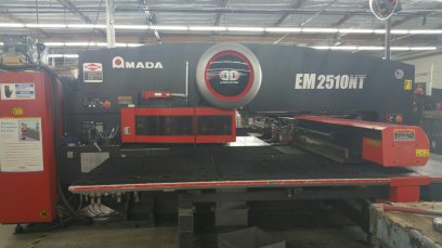 22 Ton, AMADA EM2510NT, AMNC NT CNC,50\" X 100\" SERVO DRIVEN,MFG:2008 - Haga clic para agrandar la imagen