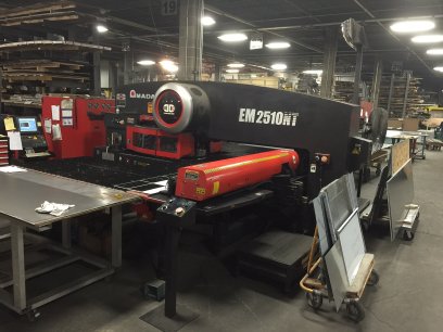 Amada EM-2510NT used turret punch pressWith AMNC NT control Mfg:2006 - Installed new:2007 Line Spec Ready - Haga clic para agrandar la imagen