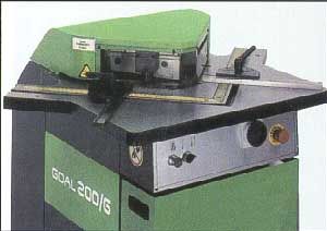 0.25Inch Cap. 8Inch Leg Length Heck Industries 2006FA Fixed Angle NOTCHER, 5.3 HP - Haga clic para agrandar la imagen