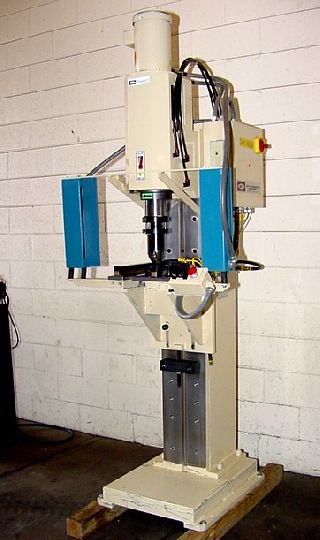 0.63Inch Rivet Cap VSI Automation PM-23 RIVETER, Pedestal Mount - Haga clic para agrandar la imagen