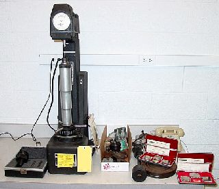 8 Wilson-Rockwell 5JR-RB HARDNESS TESTER, ROCKWELL B & C SCALES, ACCESSORIE - Haga clic para agrandar la imagen