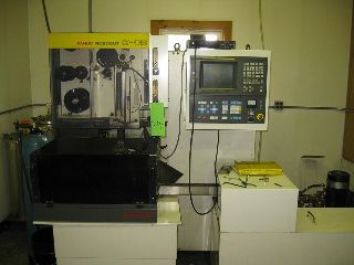7.9 Y Axis 11.8 X Axis Fanuc ROBOCUT ALPHA OB WIRE-TYPE EDM, AUTO WIRE TH - Haga clic para agrandar la imagen